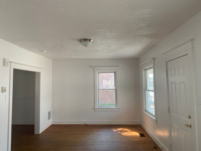 Building Photo - 2 Bedroom Detached House-East End York City