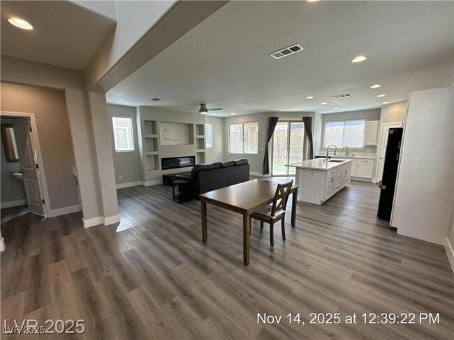 Building Photo - 7363 London Blue Ct