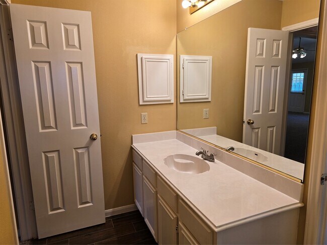 Building Photo - 14030 Torrey Village Dr