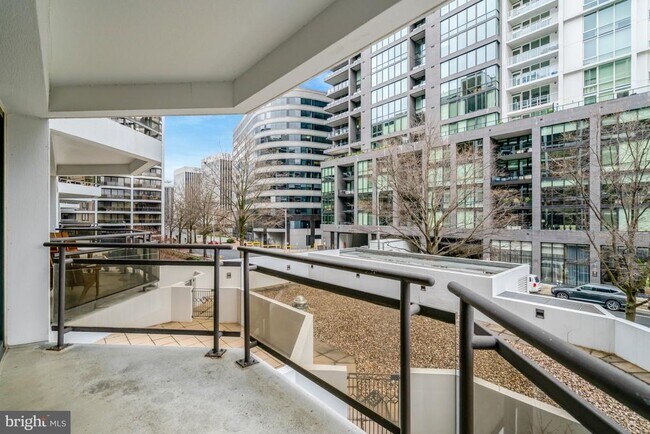 Building Photo - 1530 Key Blvd