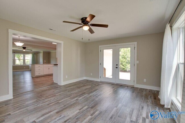 Building Photo - 213 Drake Ave SW