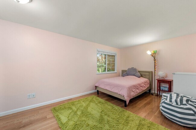 Building Photo - Charming 5-Bedroom Tri-Level Retreat in La...