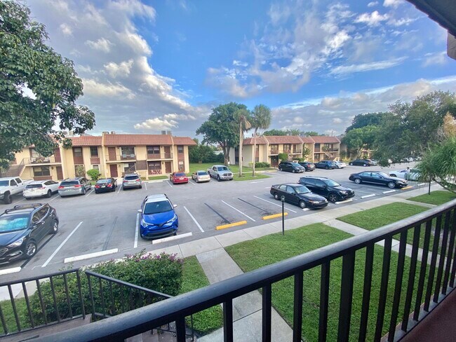 Building Photo - 5975 Forest Hill Blvd