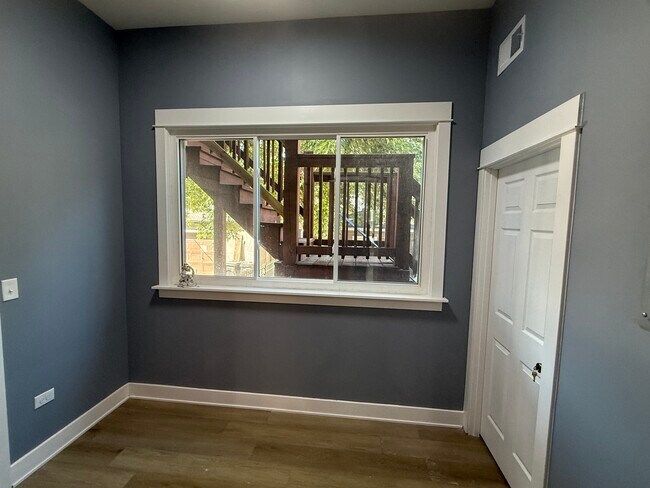Building Photo - 3310 W Le Moyne St