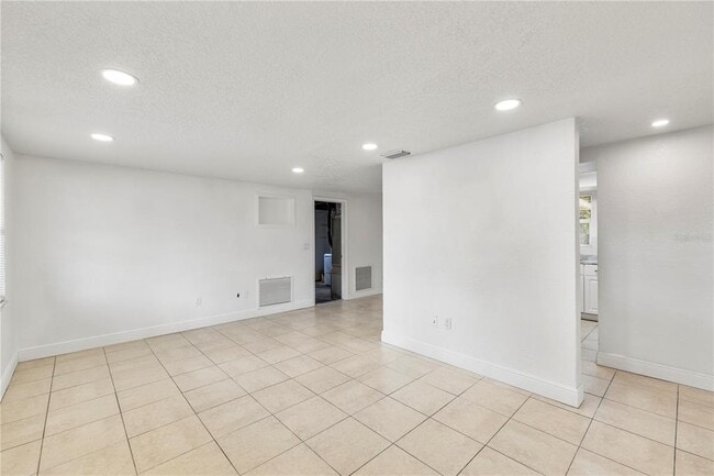 Building Photo - 10803 Hyssop St