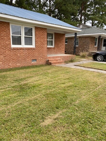 Building Photo - 577 S 7th St