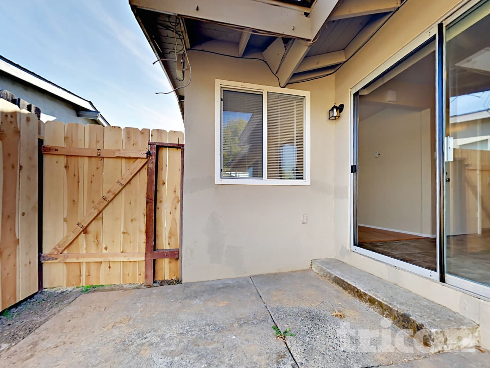 Building Photo - 10061 Lincoln Village Dr