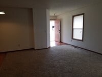 Building Photo - Great 3 Bed 2 Bath 2 Car Garage Flat Duple...