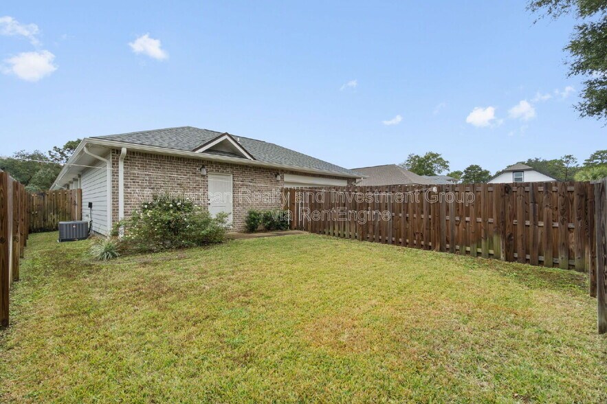 Building Photo - 33 8th Ave