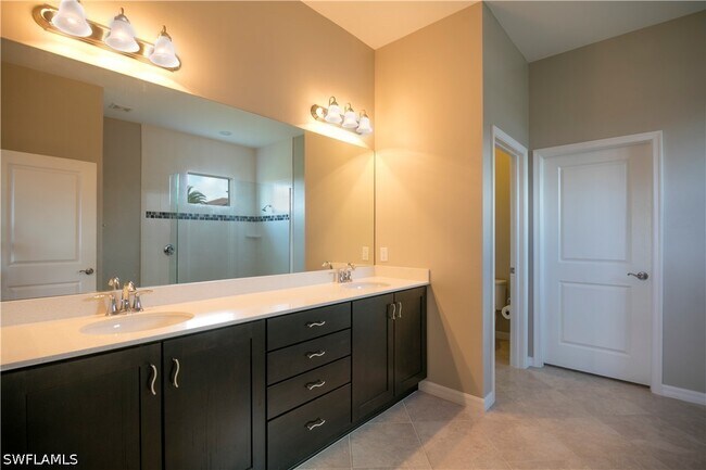 Building Photo - 1466 Artesia Dr W