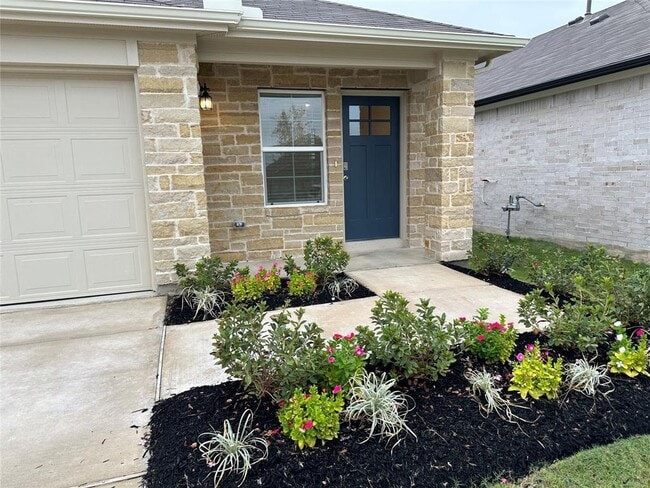 Building Photo - 563 Evergreen Sumac Lp