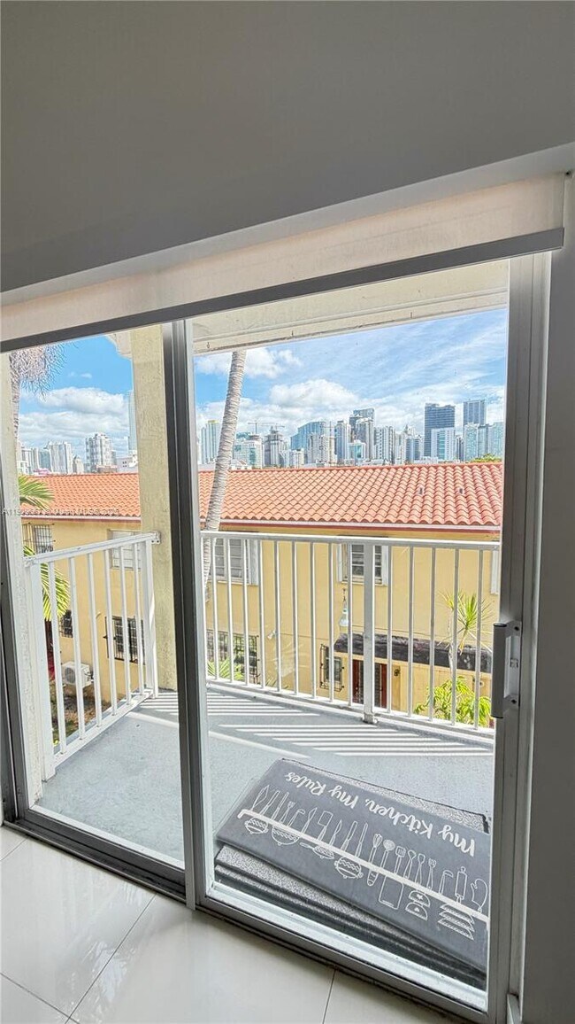 Building Photo - 695 SW 11th St