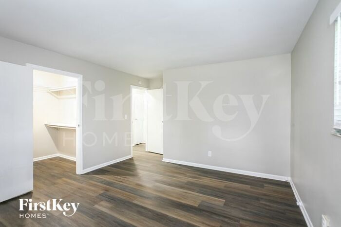 Building Photo - 6050 Northland Rd