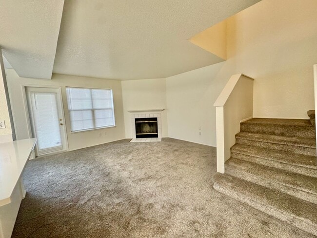 Building Photo - MOVE IN SPECIAL!  Beautifully Remodeled, Easy Living Townhome. Location, Location!