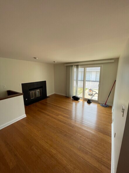 Building Photo - 1365 Pierce Ave