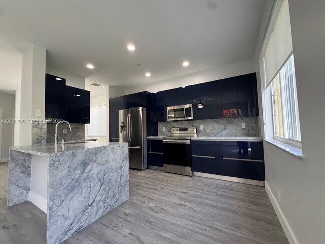 Building Photo - 4319 Greenbriar Ln