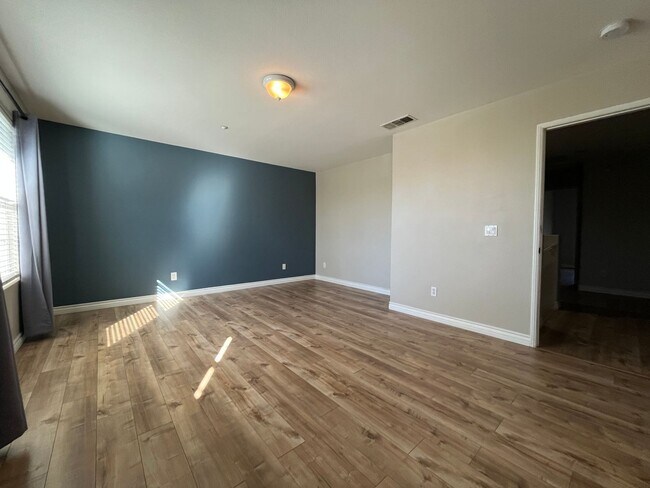 Building Photo - Beautiful corner unit townhome in the heart of Otay Ranch