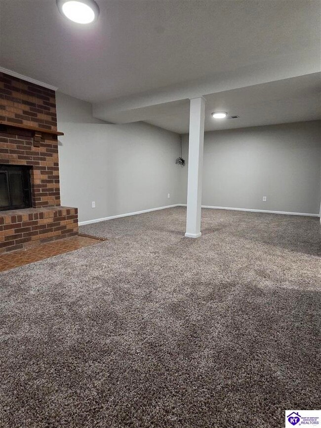 Building Photo - 526 Rose Creek Dr