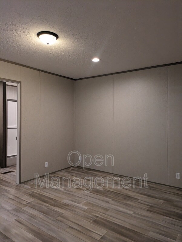 Building Photo - 4950 W Farm Rd 156