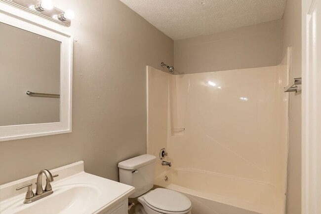 Building Photo - 112 Upland Ct