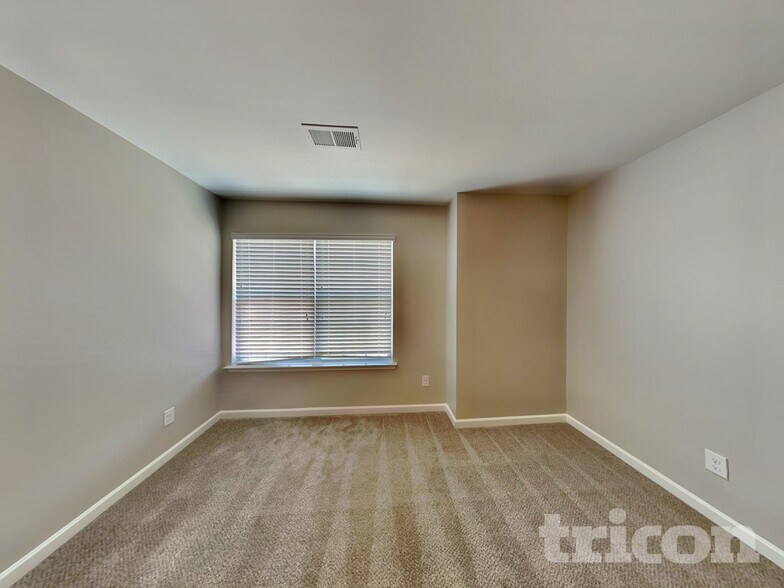 Building Photo - 150 King William Dr