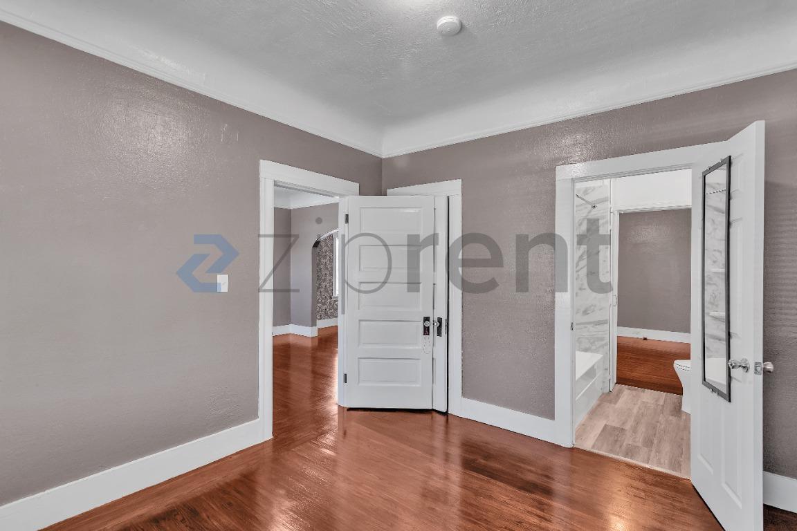 Building Photo - Unit
