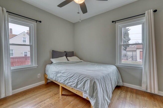 Building Photo - 122 S 77th St