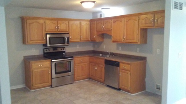 Building Photo - 304 N 9th St