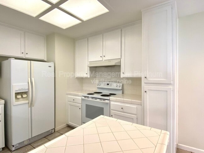 Building Photo - 5811 W Sample Ave