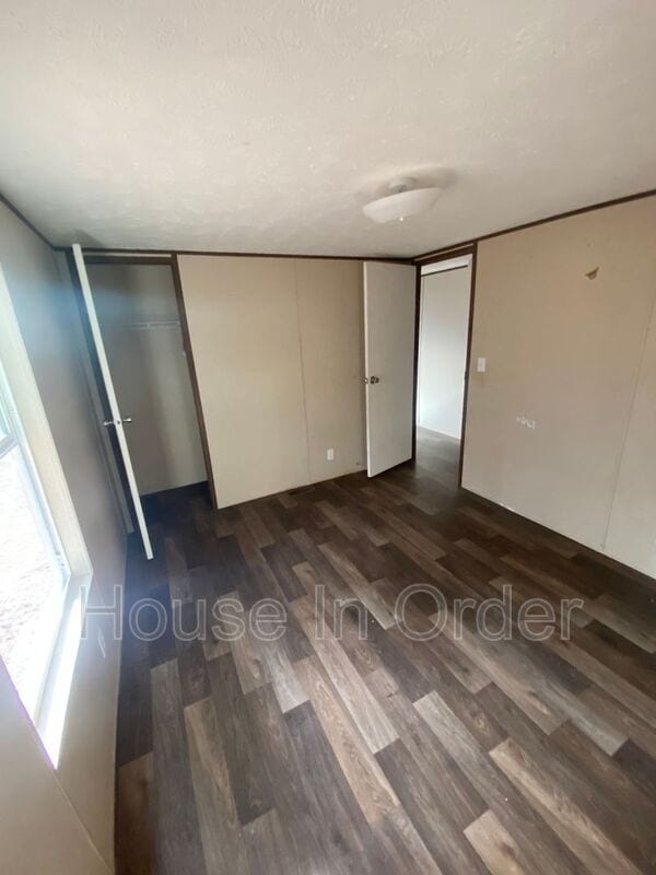 Building Photo - 124 Shamrock Park Dr