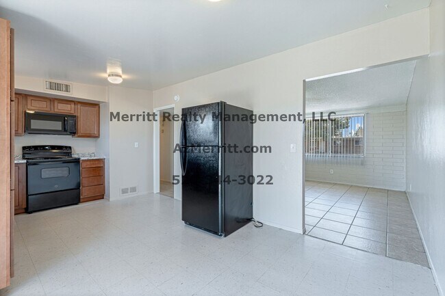 Building Photo - 8518 E Fond Du Lac Dr