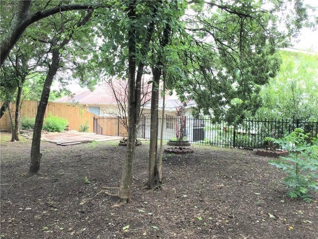 Building Photo - 400 Celery Loop