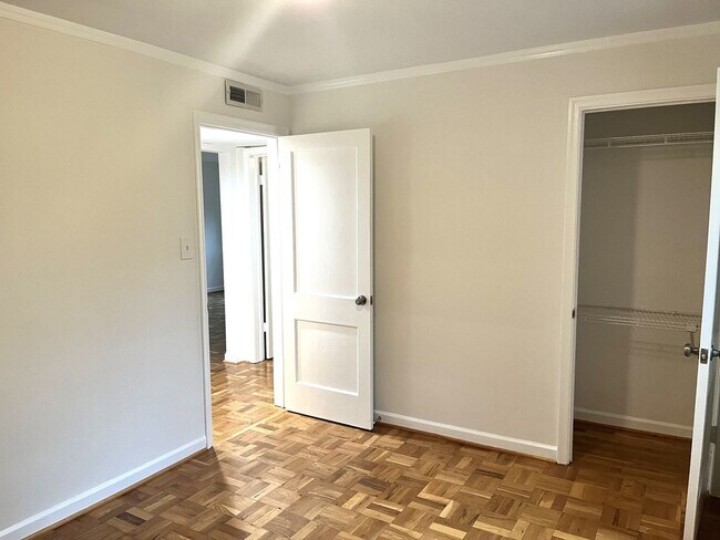 Building Photo - 6701 W Wakefield Dr