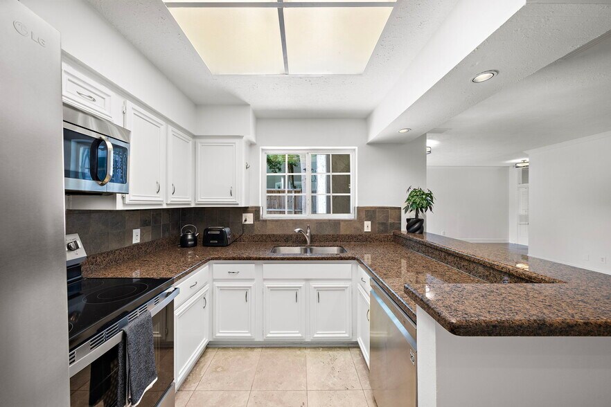 Building Photo - 2220 Bering Dr