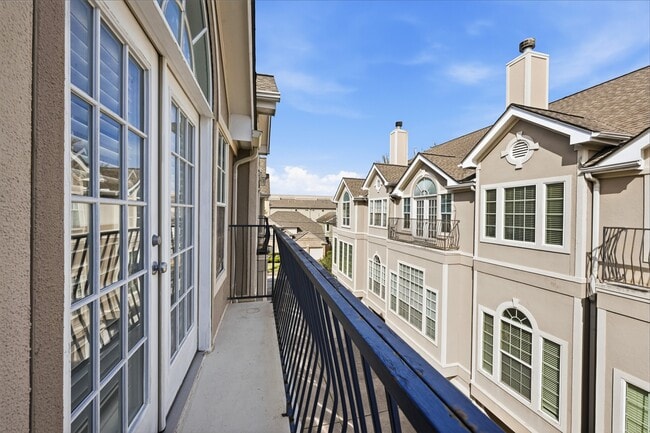 Building Photo - 5515 Crooms St