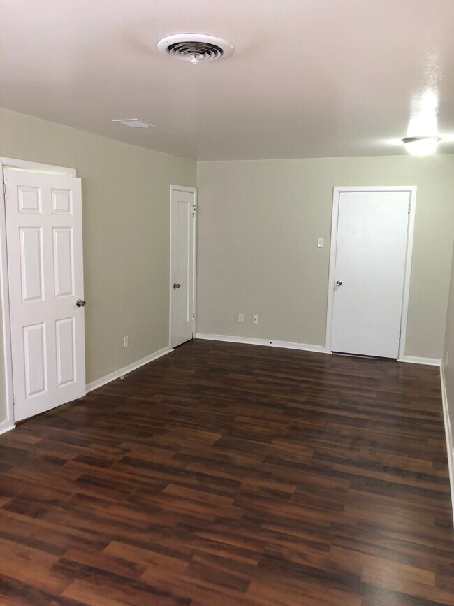 Building Photo - 1111 Sycamore St