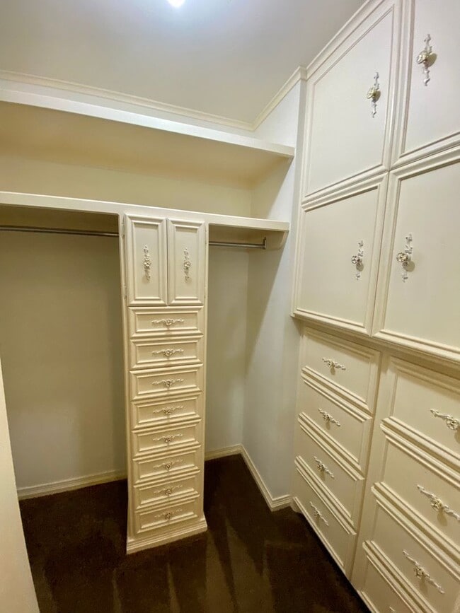 Building Photo - 3 bed 2.5 with awesome basement near Tech now available