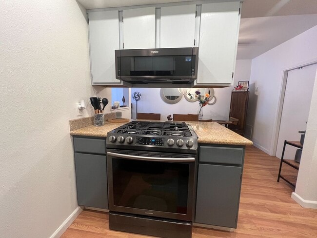 Building Photo - Charming Furnished 1-Bedroom Loft-Style Co...