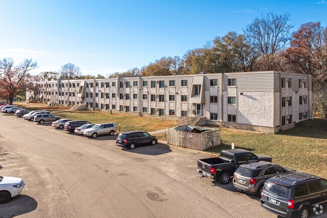 Building Photo - Manitou Ridge Apartments