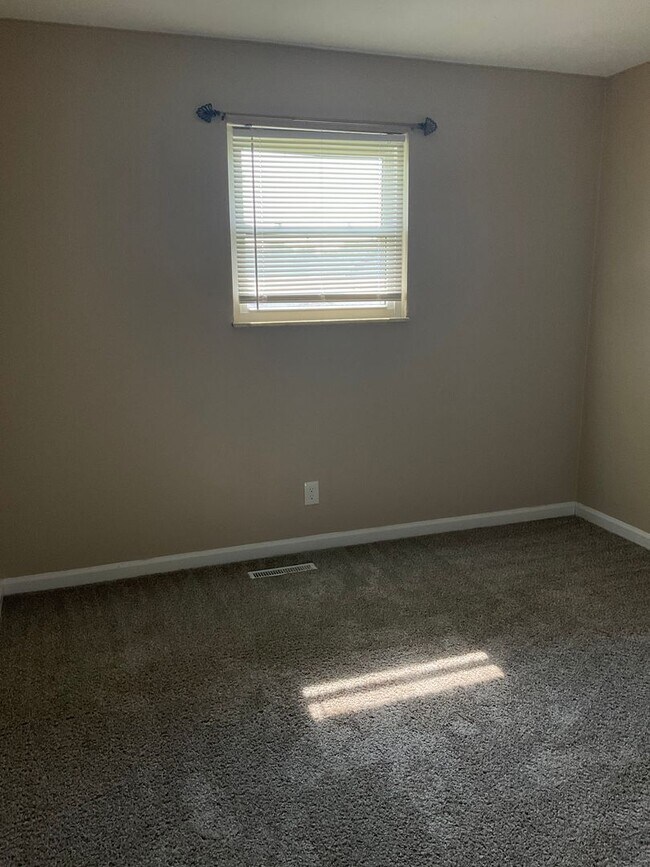 Building Photo - 708 Oxen Dr