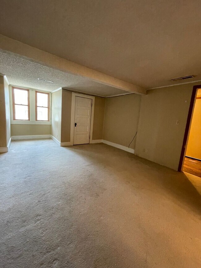 Building Photo - 1127 Market St