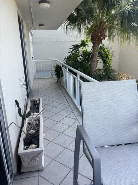 balcony - 100 Pierce St