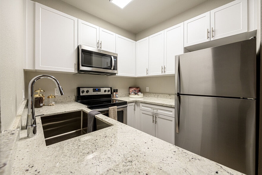 Primary Photo - El Paseo