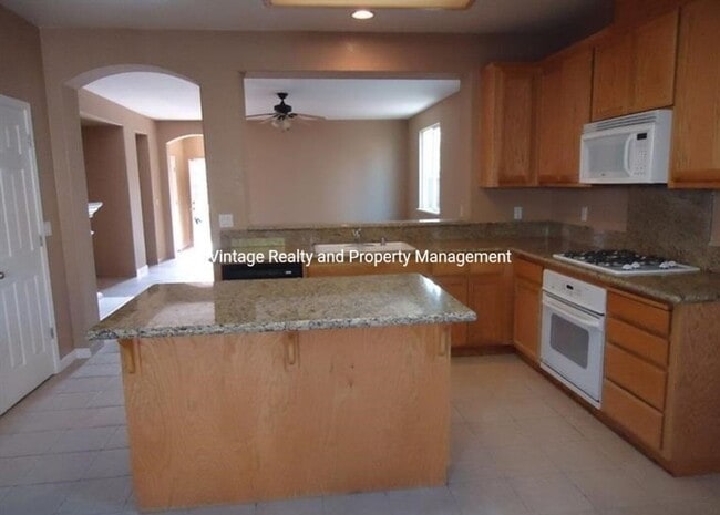 Building Photo - Available Now! Nice Single Story 4 Bedroom Home!!!
