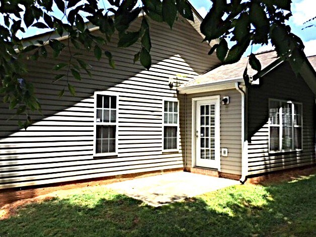 Building Photo - 5640 Regent Village Dr