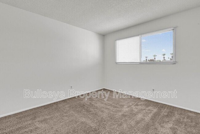 Building Photo - 1333 E Donner Dr