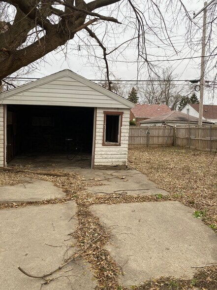 Building Photo - 11651 Hubbell St