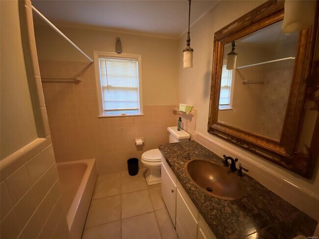 Building Photo - 2439 Hermitage Dr
