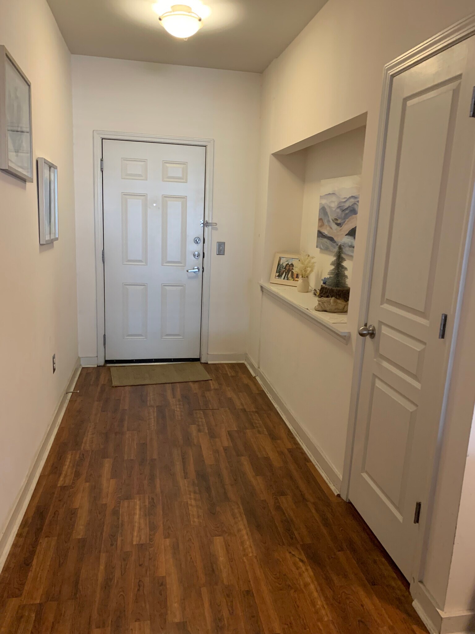 Foyer Entrance - 401 20th St S