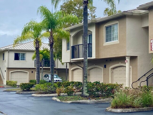 Building Photo - 1600 Crestwood Ct S